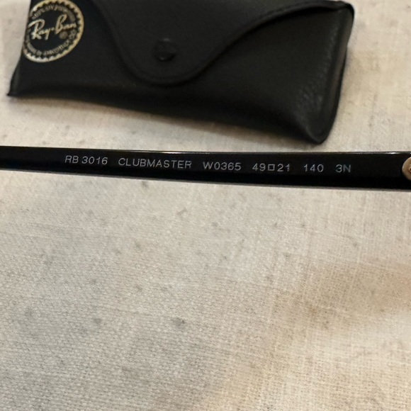 Ray-Ban Clubmasters - Picture 2 of 2